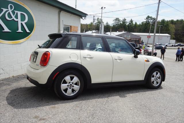 Photo of 2017 White MINI Hardtop