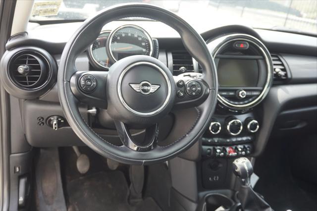 Photo of 2017 White MINI Hardtop