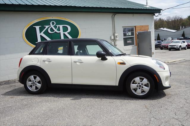 Photo of 2017 White MINI Hardtop