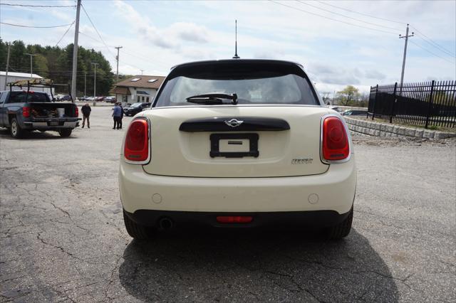 Photo of 2017 White MINI Hardtop