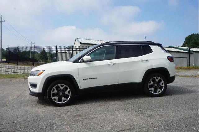 Photo of 2018 White Clearcoat Jeep Compass
