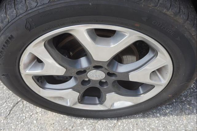 Photo of 2018 White Clearcoat Jeep Compass