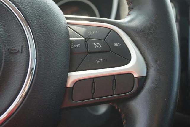 Photo of 2018 White Clearcoat Jeep Compass