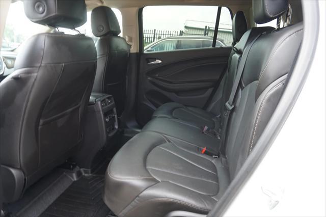 Photo of 2016 Summit White Buick Envision