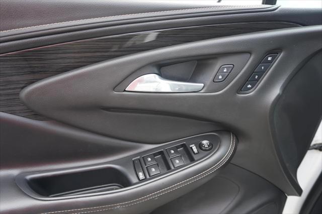 Photo of 2016 Summit White Buick Envision