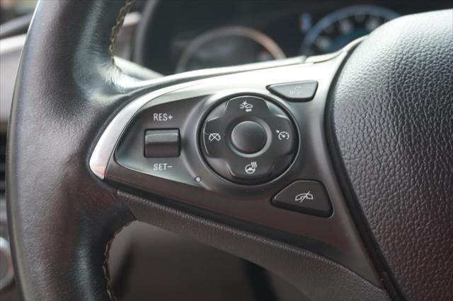 Photo of 2016 Summit White Buick Envision