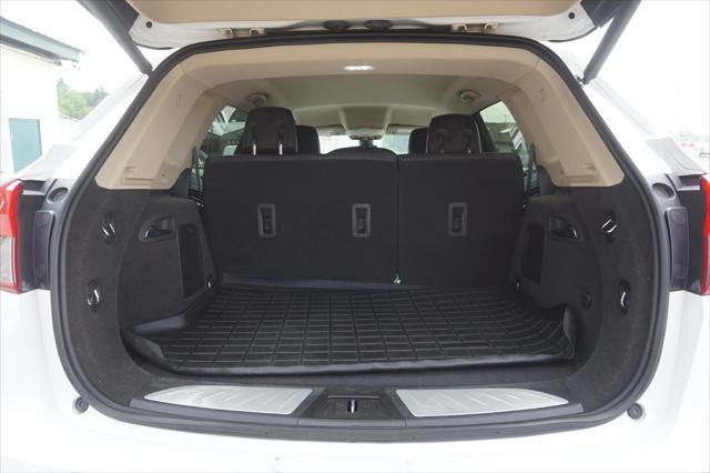Photo of 2016 Summit White Buick Envision