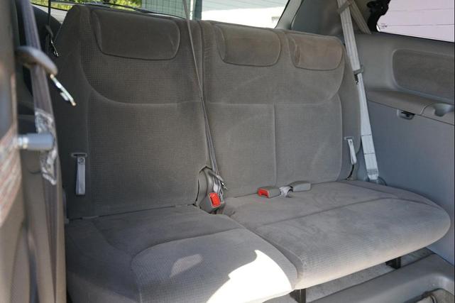 Photo of 2005 Maroonm Toyota Sienna