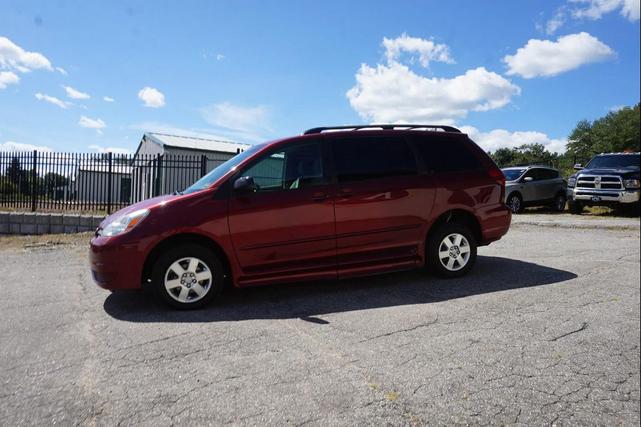 Photo of 2005 Maroonm Toyota Sienna