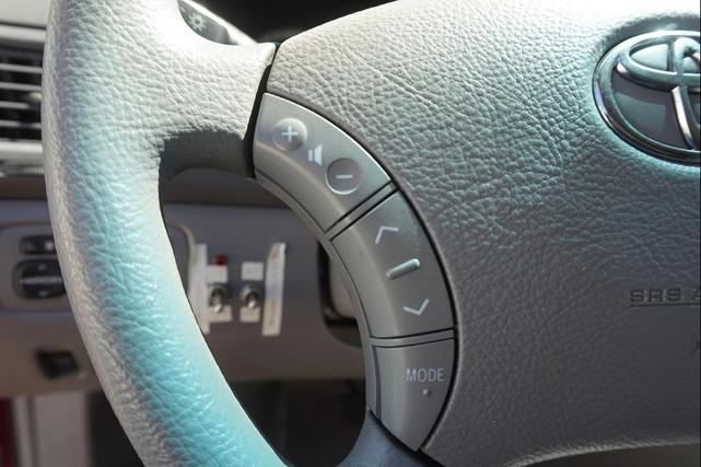 Photo of 2005 Maroonm Toyota Sienna