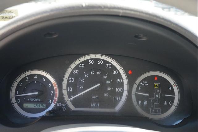 Photo of 2005 Maroonm Toyota Sienna