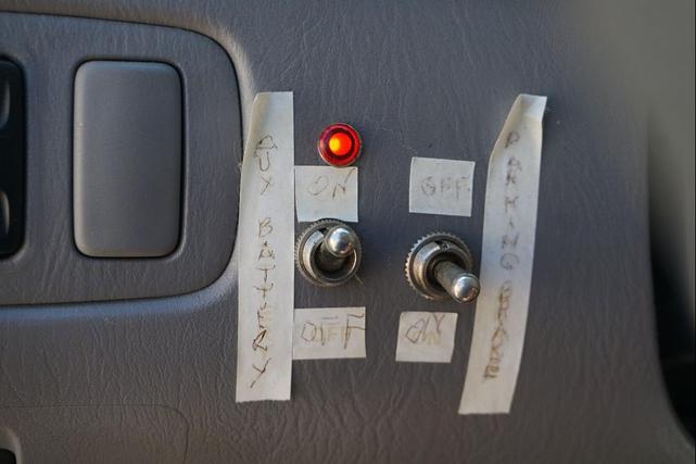 Photo of 2005 Maroonm Toyota Sienna