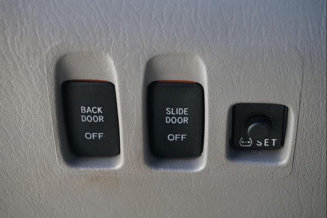 Photo of 2005 Maroonm Toyota Sienna