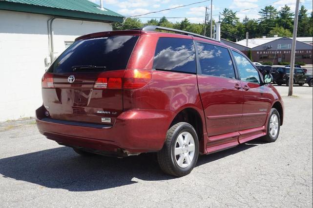 Photo of 2005 Maroonm Toyota Sienna
