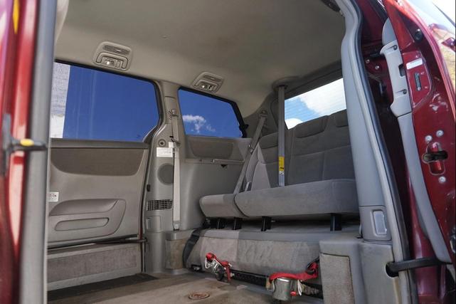 Photo of 2005 Maroonm Toyota Sienna