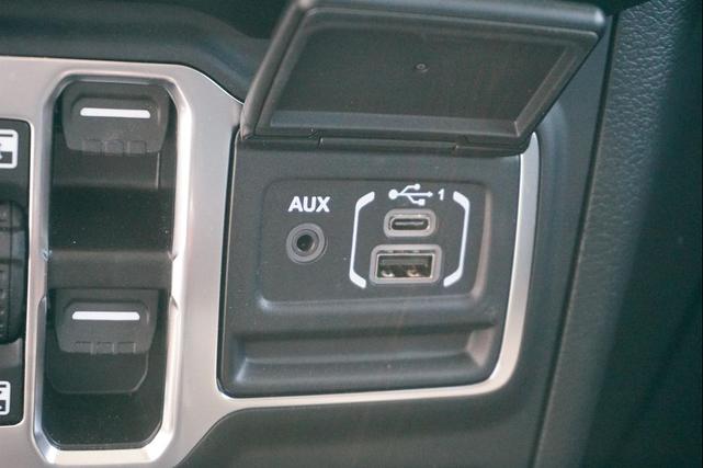Photo of 2023 Black Jeep Gladiator