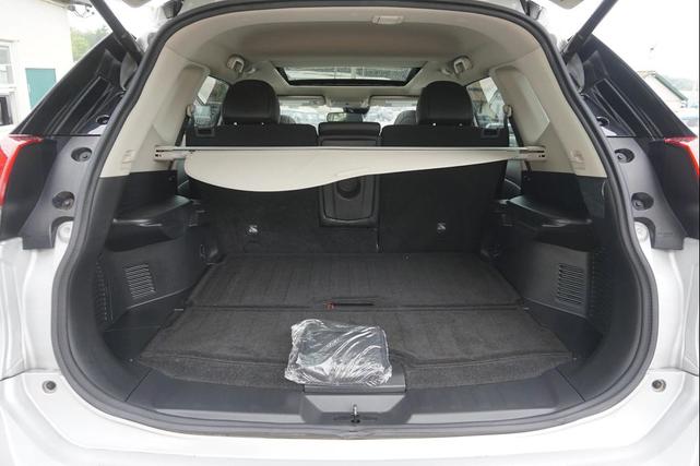 Photo of 2020 Brilliant Silver Nissan Rogue