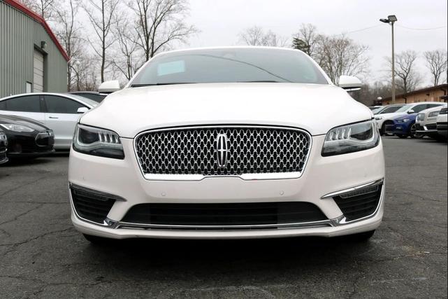 Photo of 2018 White Platinum Metallic Tri-Coat Lincoln MKZ Hybrid