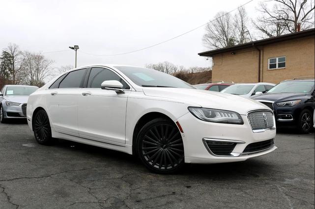 Photo of 2018 White Platinum Metallic Tri-Coat Lincoln MKZ Hybrid