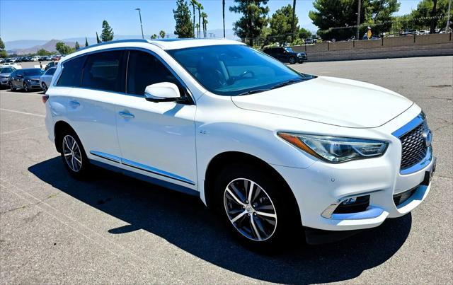 Photo of 2016 Majestic White INFINITI QX60