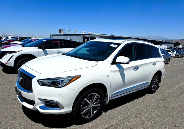 Photo of 2016 Majestic White INFINITI QX60