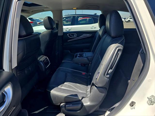 Photo of 2016 Majestic White INFINITI QX60