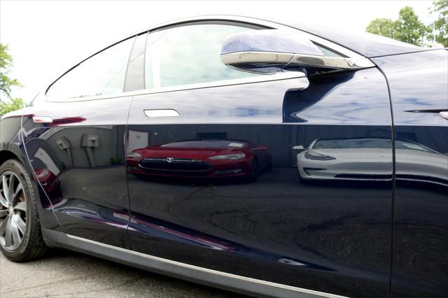 Photo of 2013 Black Tesla Model S
