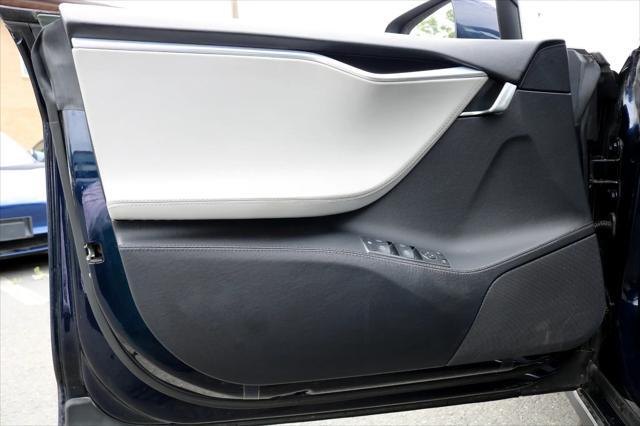 Photo of 2013 Black Tesla Model S