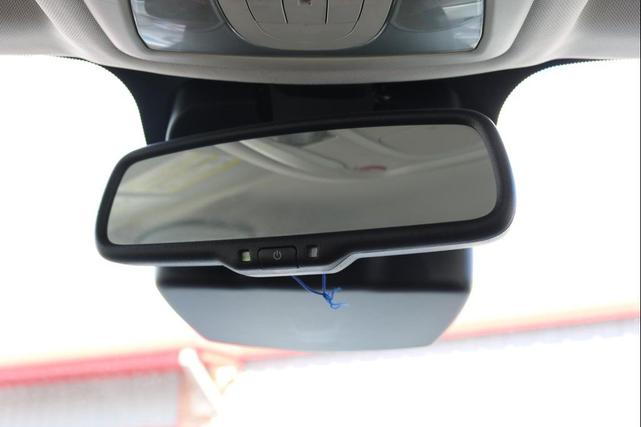 Photo of 2018 Glacier Metallic Jeep Renegade