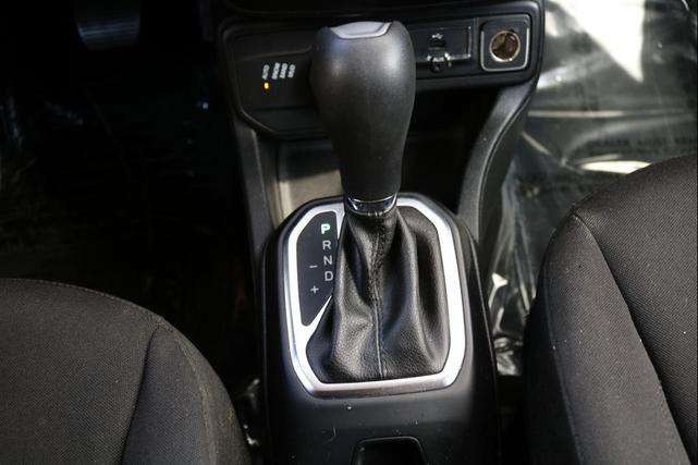 Photo of 2018 Glacier Metallic Jeep Renegade