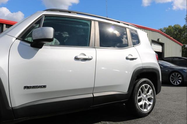 Photo of 2018 Glacier Metallic Jeep Renegade