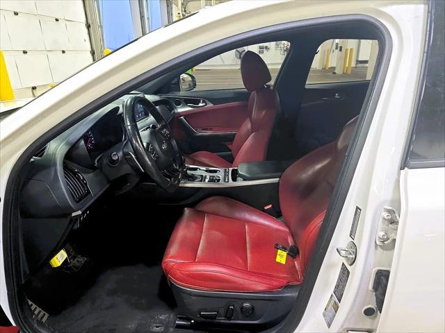 Photo of 2019 Snow White Pearl Kia Stinger