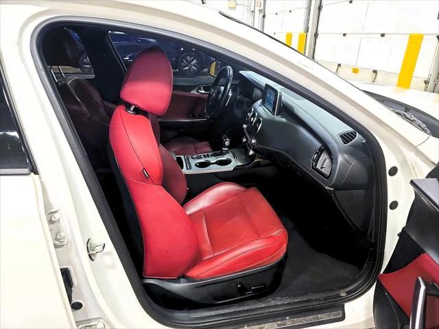 Photo of 2019 Snow White Pearl Kia Stinger