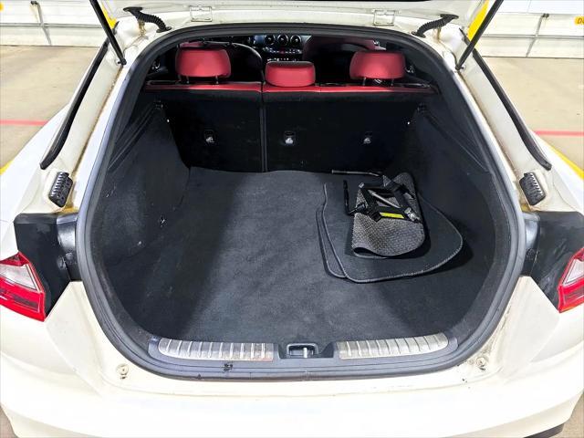 Photo of 2019 Snow White Pearl Kia Stinger