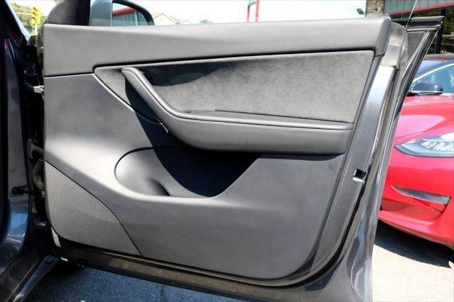 Photo of 2020 Gray**PERFORMANCE**AWD Tesla Model Y