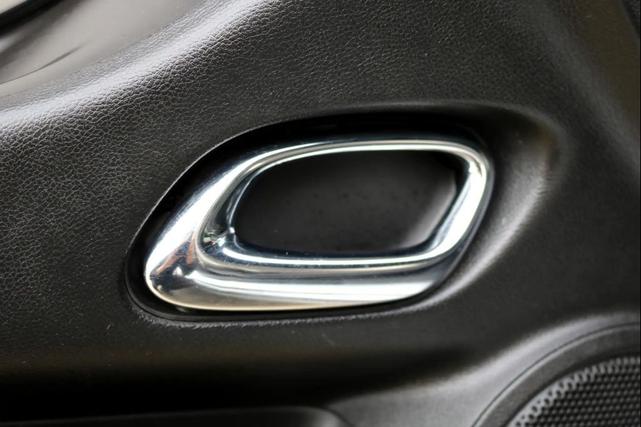 Photo of 2014 Silver Ice Metallic Chevrolet Camaro
