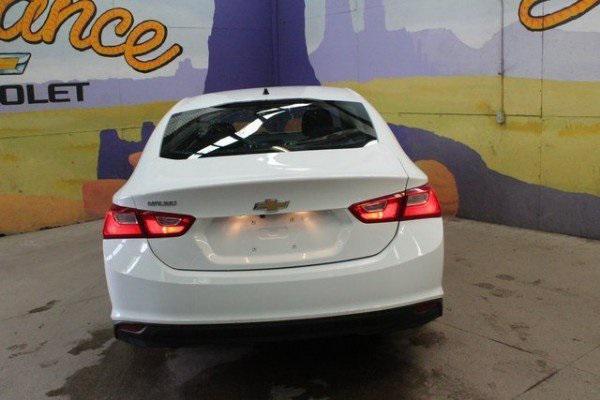 Photo of 2017 Summit White Chevrolet Malibu