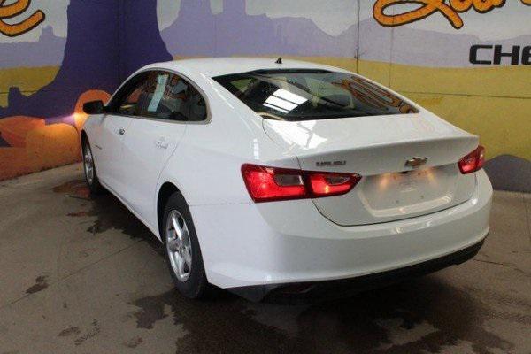 Photo of 2017 Summit White Chevrolet Malibu