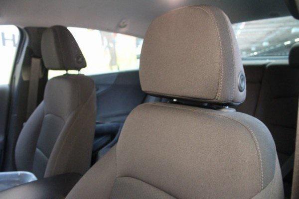 Photo of 2017 Summit White Chevrolet Malibu