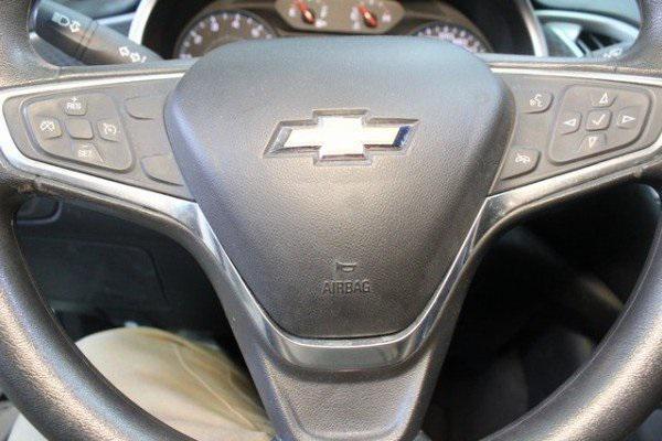 Photo of 2017 Summit White Chevrolet Malibu