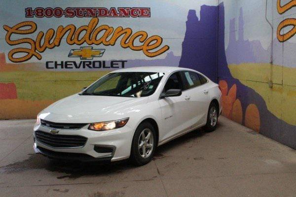 Photo of 2017 Summit White Chevrolet Malibu