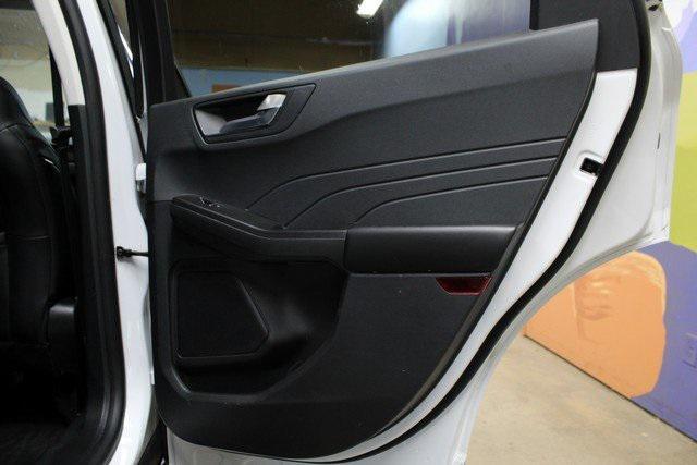 Photo of 2022 Oxford White Ford Escape