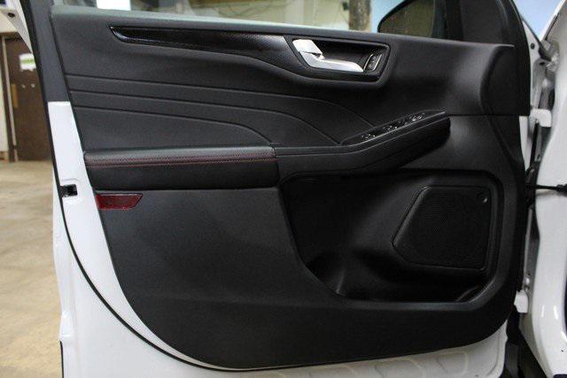 Photo of 2022 Oxford White Ford Escape