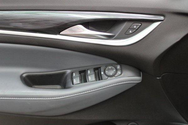 Photo of 2021 White Buick Enclave