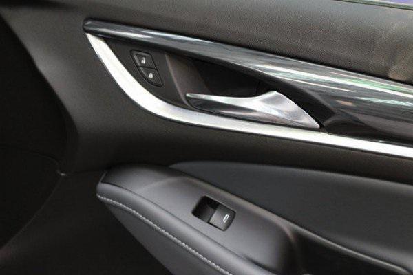 Photo of 2021 White Buick Enclave