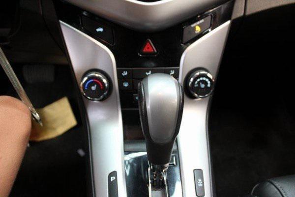 Photo of 2015 Silver Ice Metallic Chevrolet Cruze