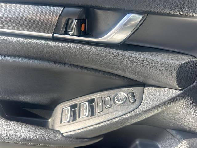 Photo of 2022 Platinum White Pearl Honda Accord