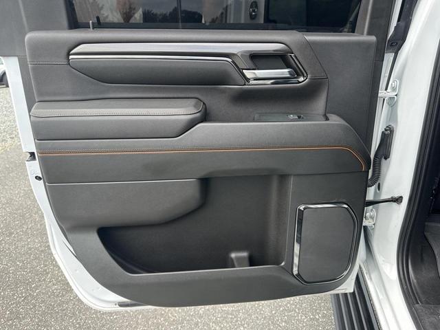 Photo of 2024 Summit White GMC Sierra 2500