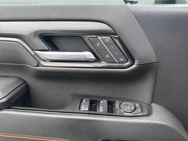 Photo of 2024 Summit White GMC Sierra 2500