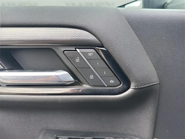 Photo of 2024 Summit White GMC Sierra 2500